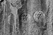 写真　清水磨崖仏の三大月輪梵字